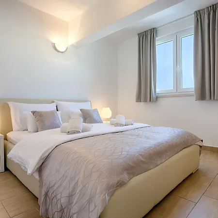 Adriatic Queen Rooms & Apartments Split Exterior photo