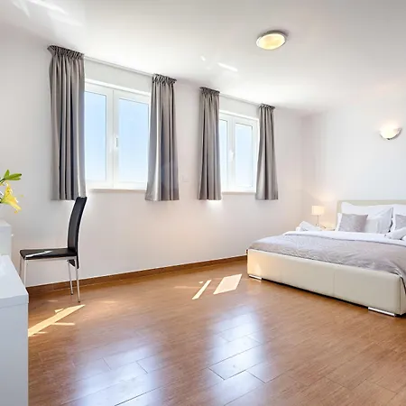 Adriatic Queen Rooms & Apartments Split Exterior photo