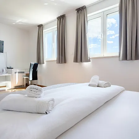 Adriatic Queen Rooms & Apartments Split Exterior photo