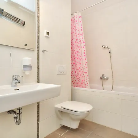 Adriatic Queen Rooms & Apartments Split Exterior photo