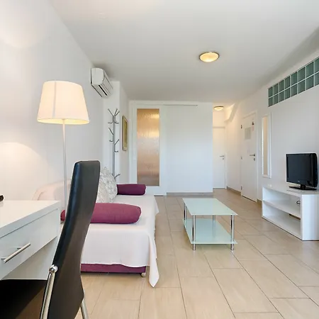 Adriatic Queen Rooms & Apartments Split Exterior photo